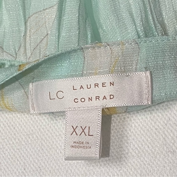 LC Lauren Conrad Tropical Print Top‎ - Picture 7 of 9